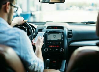 Truckers Endangered Because of Texting and Driving! Texting and Driving