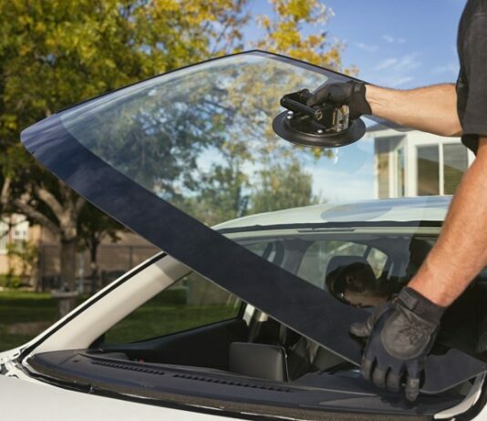 Tips to Consider while finding an Auto Glass Repair Service Provider Auto Glass Repair